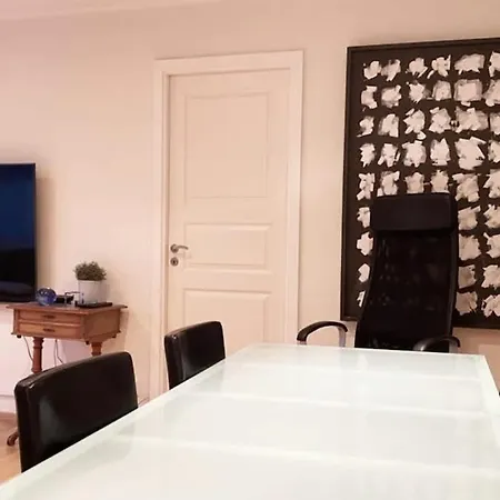 Apartment Dinbnb L 700m To Aquarium I 6th Floor And Elevator - Value For The Money